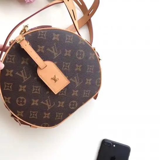 PETITE Louis CHAPEAU BOITE Vuitton 0511